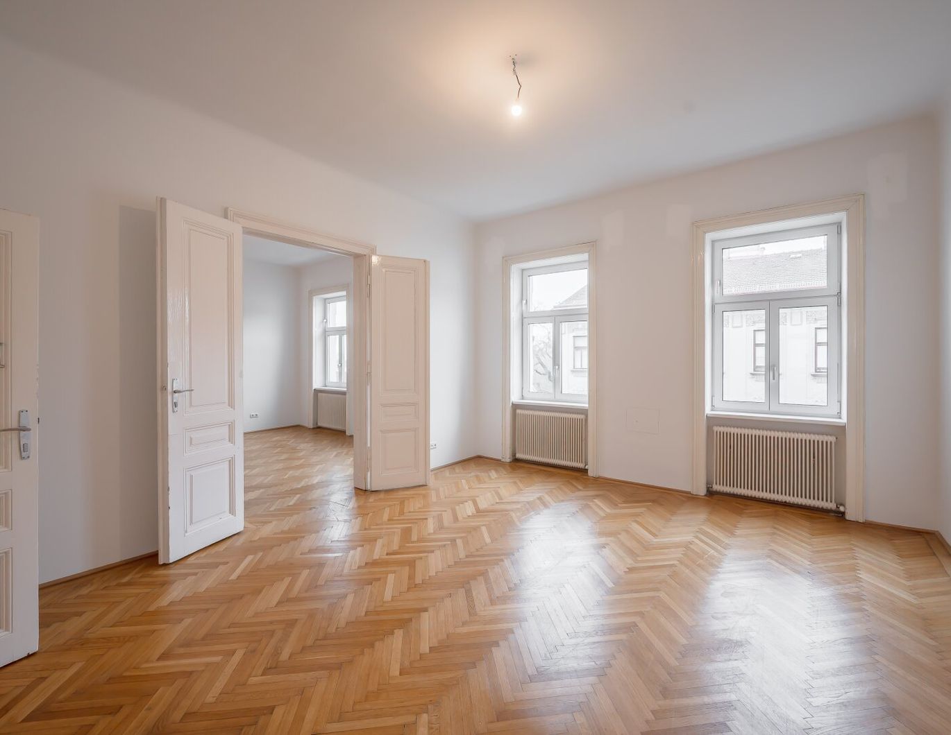 ***NEU*** Fantastische 4 Zimmer Wohnung in repräsentativem Stilaltbau! in TOP-Lage!!