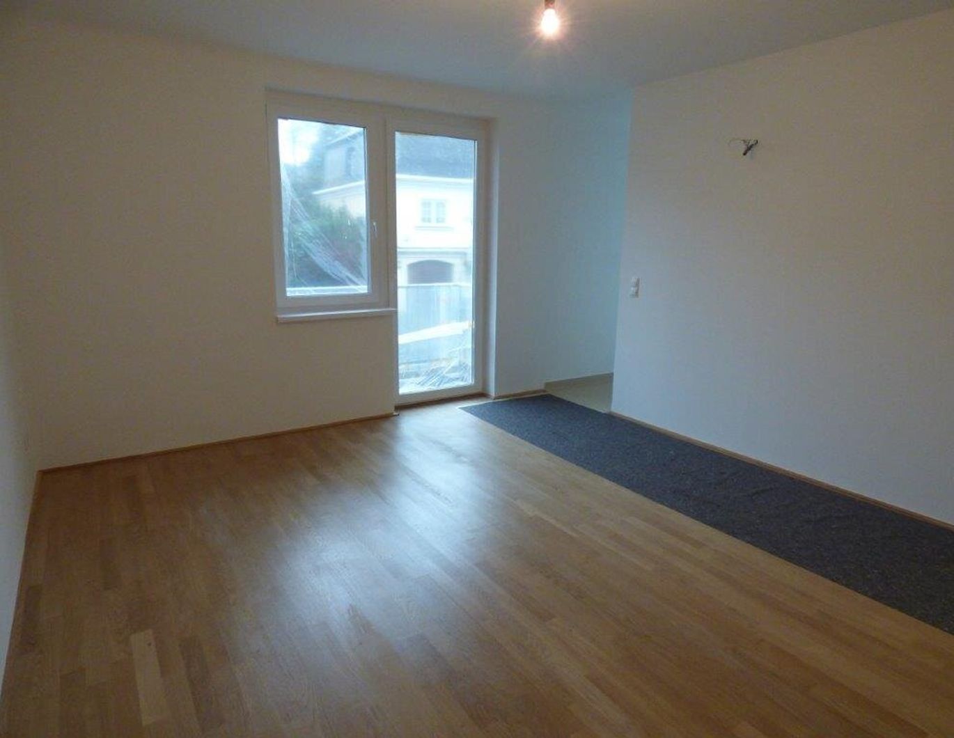 SCHÖNE TOPRENOVIERTE 2 ZIMMER-WOHNUNG! NÄHE LAINZER TIERGARTEN!