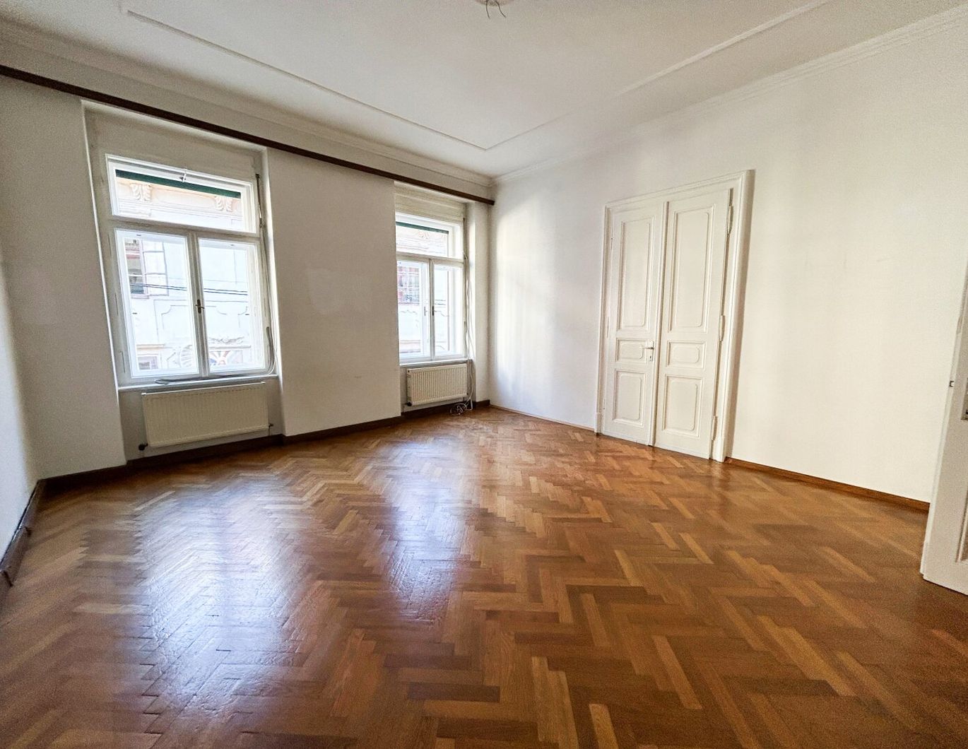Großzügiger Altbau im Herzen der Stadt!