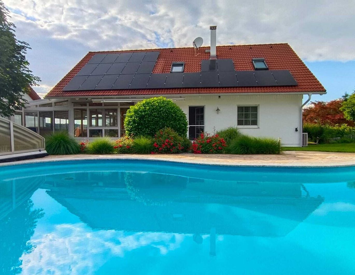 Großzügiges Wohnhaus nit herrlichem Garten und tollen POOL!