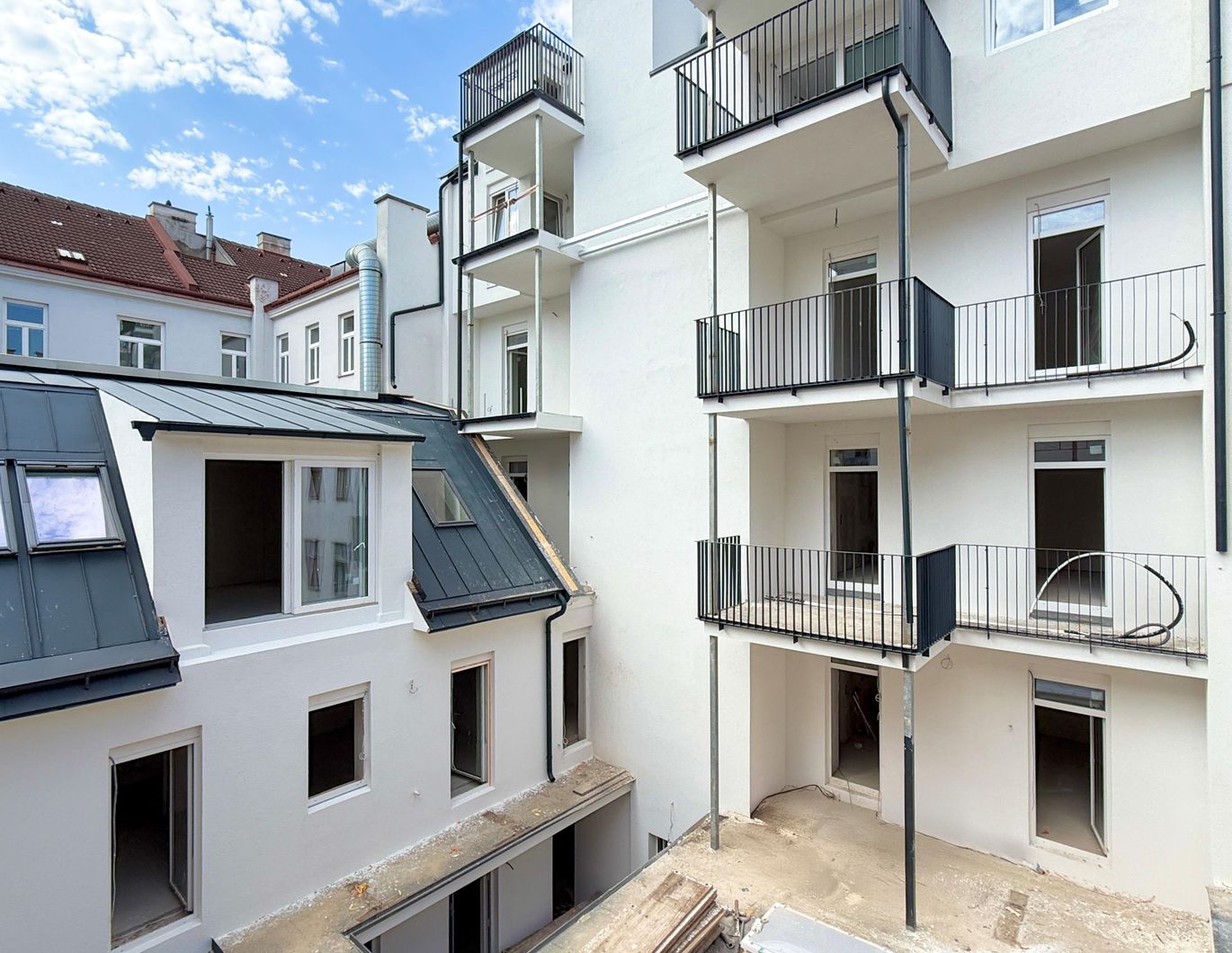 Ca. 29 m² Außenfläche südlich ausgerichtet I Erstbezug nach Kernsanierung I U-Bahn Nähe I Luftwärmepumpe inkl. Kühlung I